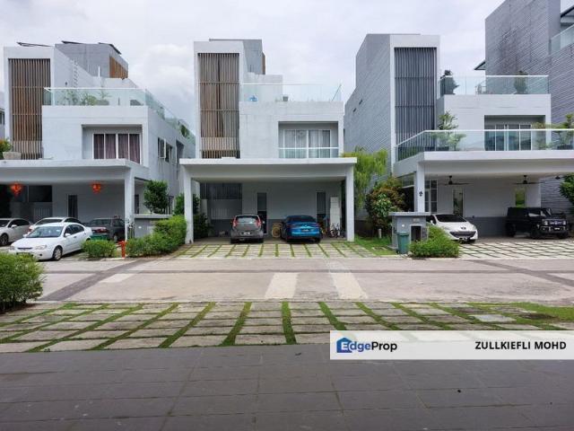 Lakefront Villa