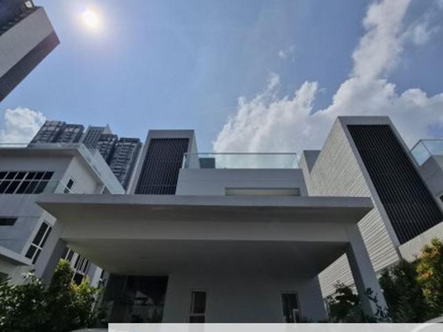 Lakefront Villa