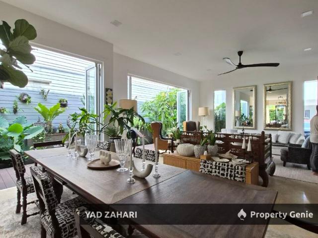 Lakefront Villa, Cyberjaya | 3 Storey Bungalow 3+1 Bedrooms | RM1.8M Well Maintained, Bright and Airy Unit