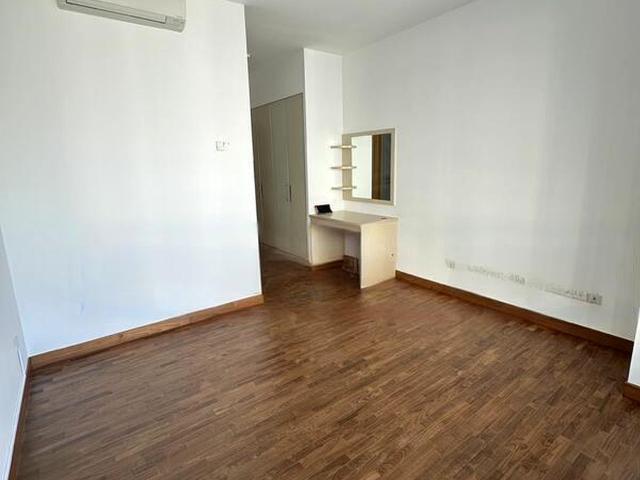 Lakeholmz D22, Condominium
