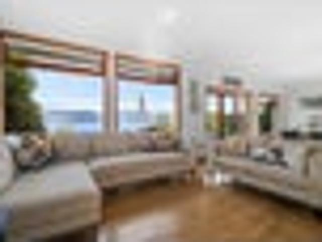 Lakeside Luxury, Mokoia Island in View