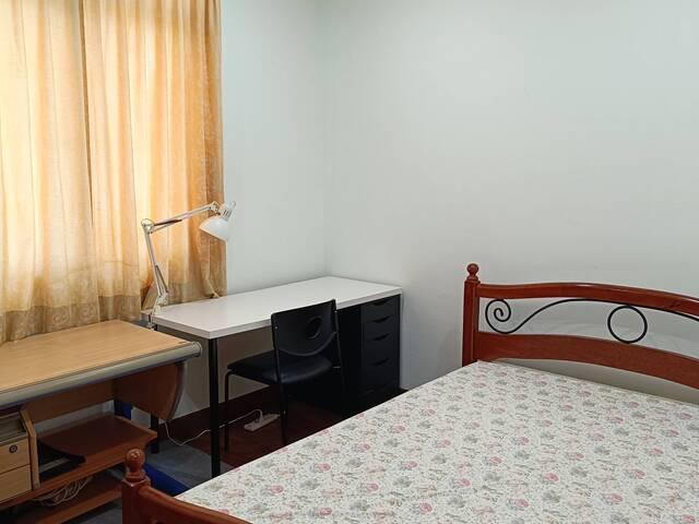 Lakeside rooms for rent