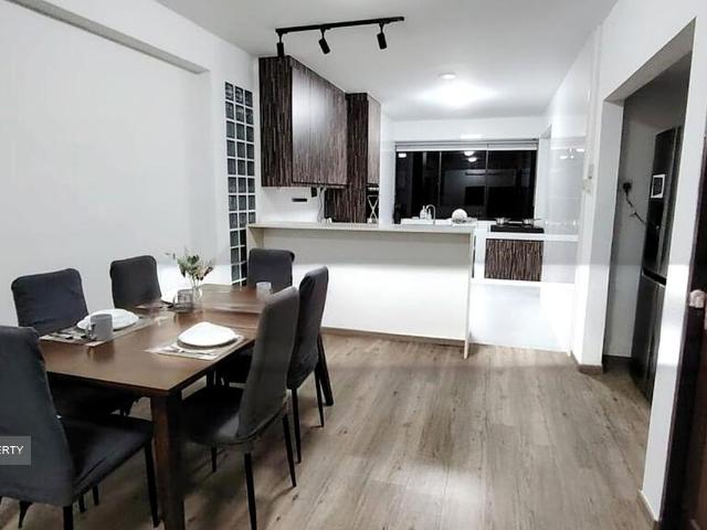 Lakepoint Condominium D22, Condominium