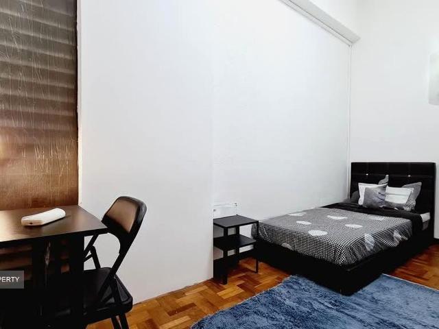 Lakepoint Condominium D22, Condominium