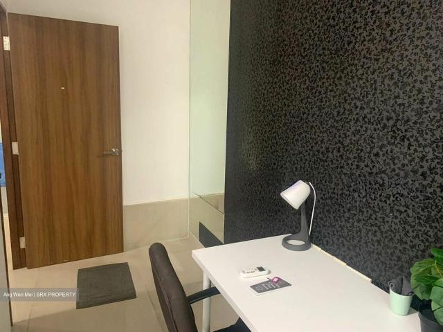 Lakepoint Condominium D22, Condominium