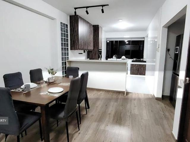 Lakepoint Condominium D22, Condominium