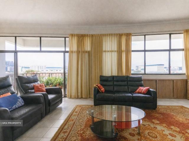 Lakepoint Condominium D22, Condominium