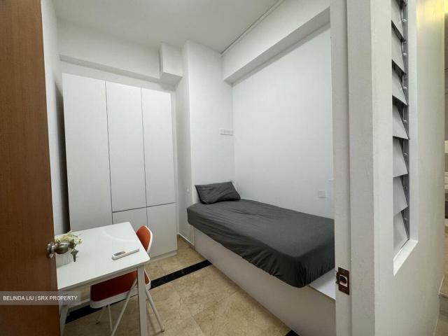 Lakepoint Condominium D22, Condominium