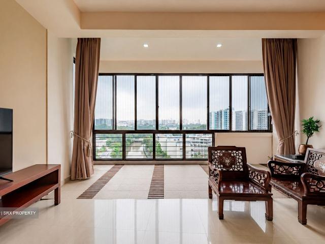 Lakepoint Condominium D22, Condominium