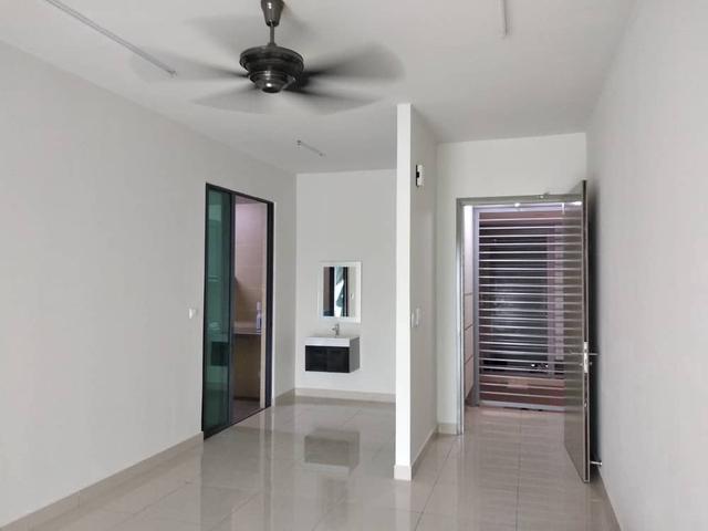 Lakepark residence for sale