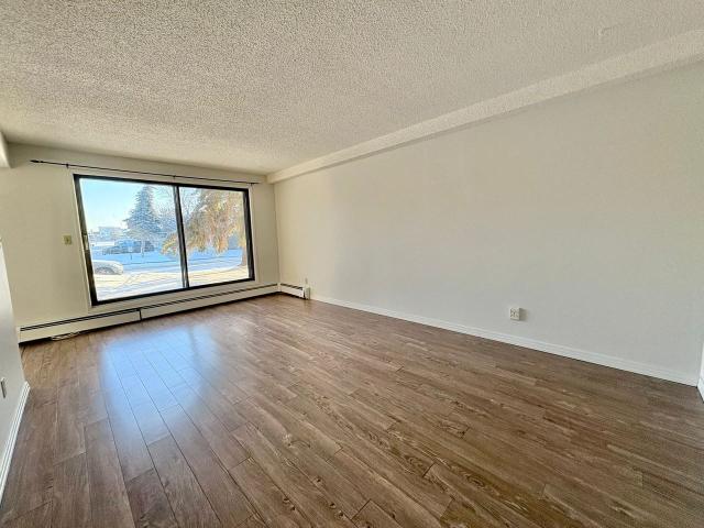 Lakewood Manor 1 Bedroom Apartment for Rent at 2808 79 St Nw, Edmonton, AB T6K 3W2 Tipaskan