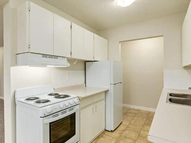 Lakewood Manor 1 Bedroom Apartment for Rent at 4511 & 4511 43 St, Bonnyville, AB T9N 1L2
