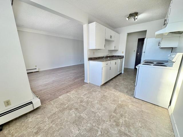 Lakewood Manor 2 Bedroom Apartment for Rent at 2808 79 St Nw, Edmonton, AB T6K 3W2 Tipaskan