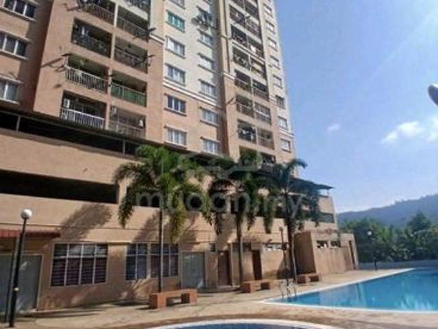 Lakeview apartment for sale