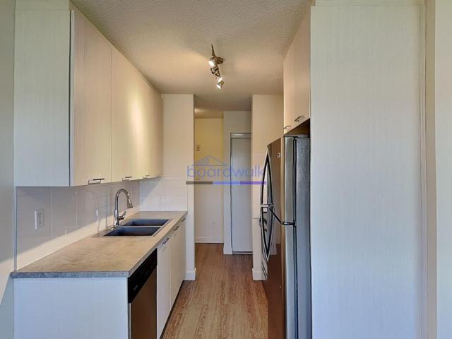 Lakeview Apartments 2 Bedroom Apartment for Rent at 5320 Lakeview Dr Sw, Calgary, AB T3E 6L5 Lakeview
