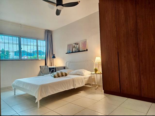 Lakeview Estate Apartment Room Rental, $1,300, 1 Bed 200 sqft $6.50 psf