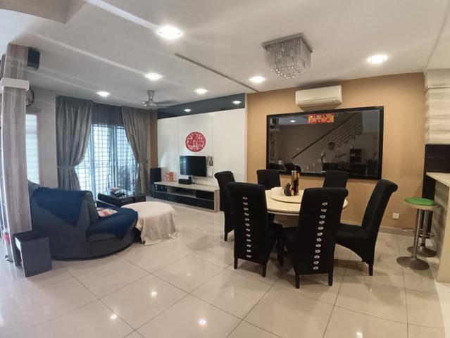 Lakeview Rare Unblock 2 Storey Terrace for Sale Taman Seri Austin