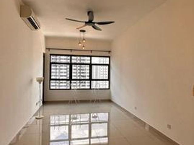 Lakeville Residence for Sale 3r2b 1071sqft partial facing lake