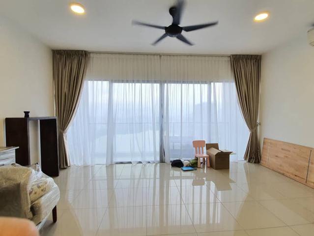 Lakeville Residence 1270sf 4r2b 2cp balcony unit for sale facing lake