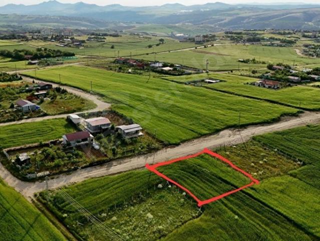 Lalahan da manzarali Tek Tapu 3 kat imarli arsa