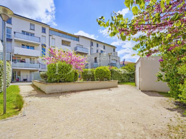 LALANDE APPARTEMENT T3 DERNIER ETAGE PARKING SOUS SOL