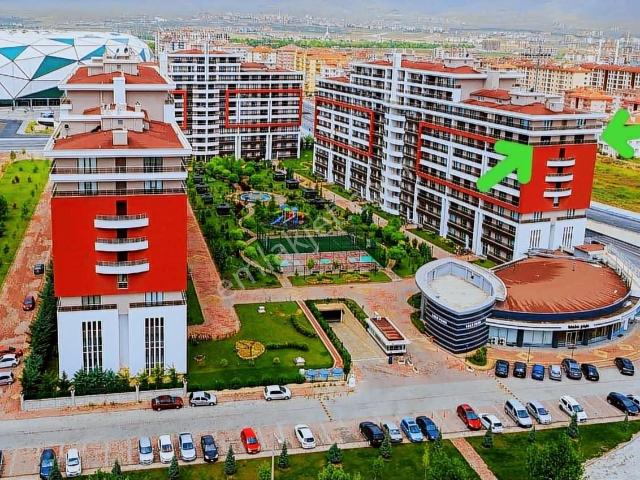 Lale Park Konutlarında Satılık 4+1 Ara Kat Daire 3 Cepheli