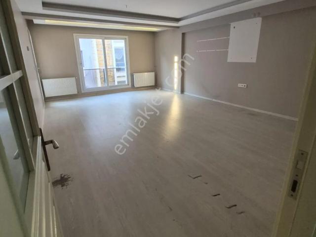 Laleli Mahallesi 150m2/3+1 Asansörlü Geniş Balkonlu,ebvynbanyolu,koop Market Yan,arakat Daire