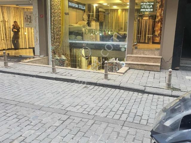 Lalelide 220 M² Üç Katlı Satılık Mağaza
