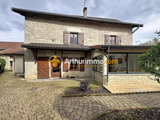 Maison en pierre avec extension contemporaine à Optevoz