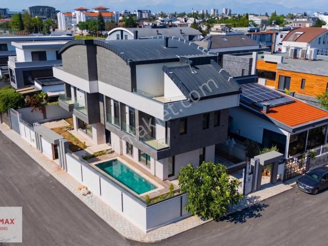 Lara Ermenek'te Müstakil Havuzlu Bahçeli Sıfır 5+1 Villa