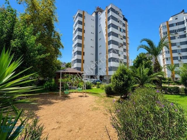 Lara Güzeloba'da Site İçinde Bakımlı 2+1 Satılık Daire