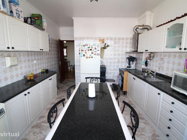LARANJEIRO Apartamento T2 com varanda junto Galp. ZONA METRO!