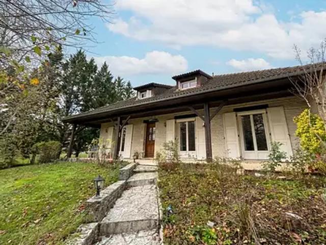 Larche 19600 Achat / Vente maison 11 pièces t11 au dernier étage cave