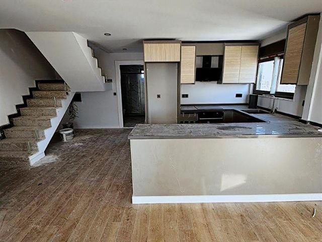 LAREN QUALITY HAVUZLU 40'LIK YOLA 2'NCİ PARSEL 3+1 DUBLEKS DAİRE