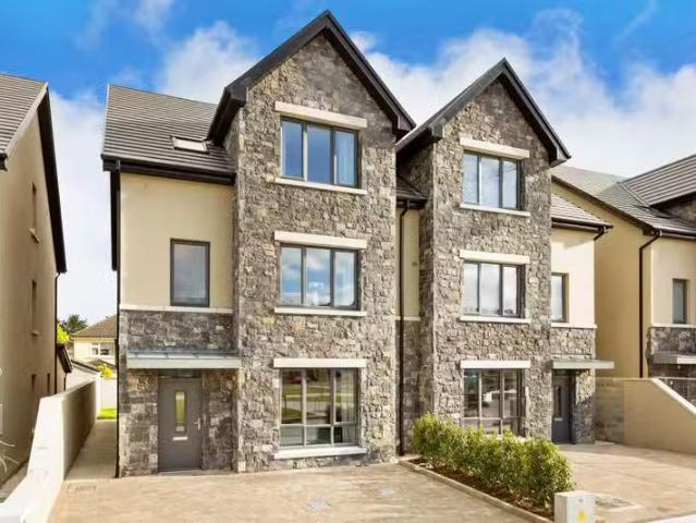 Large 4 Bed + Study, The Paddocks, Large 4 Bed + Study, The Pa.