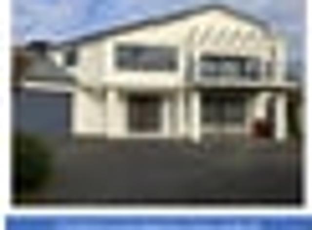 Spacious 4 bedroom Home opposite Orewa Beach