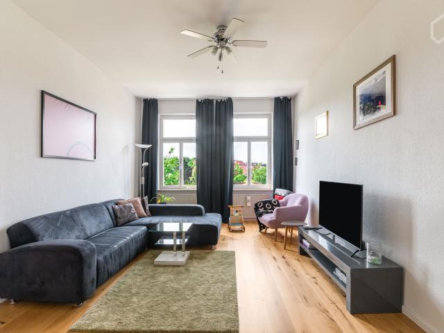 Large 4 room flat with castle view, children welcome