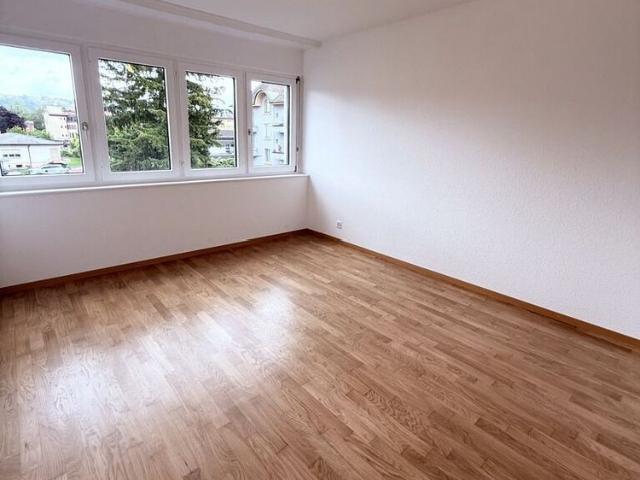 Large 4.5 room apartment in the city center with balcony