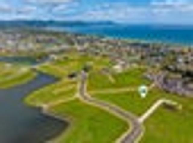 Large 914m² Section in Matarangi!