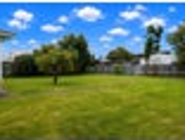 Large 1100m2 approx section 2 bedroom home!