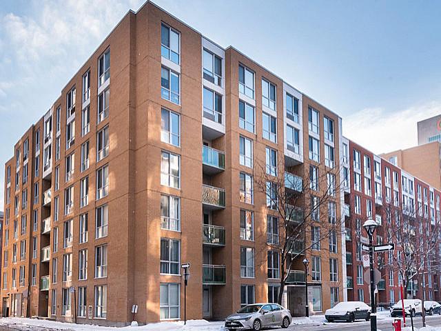 Large 1 Bed With Garage Next To Chum & Quartier Des Spectacles!