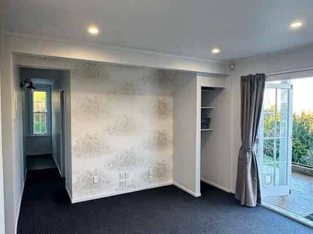 Large 2 Bedroom Convenient West Harbour