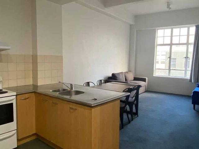 Large 2 bedroom, Central Queen Street