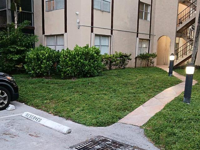 Large 3 Bed 2 Bath Condo / 1st Fl Corner Unit / South Florida