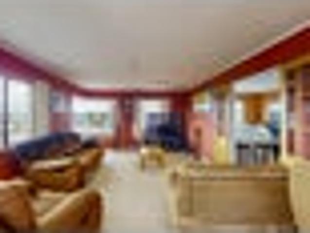 LARGE 3 BED + OFFICE ELEVATED FAMILY HOME