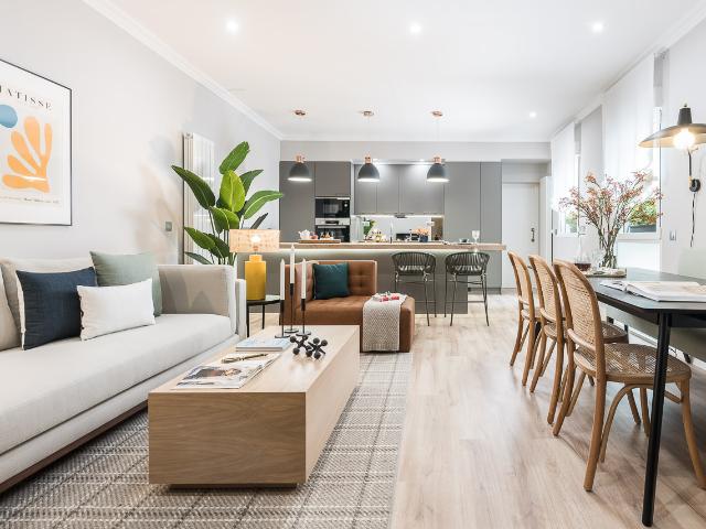Large 3 bedroom apartment in Chamberí