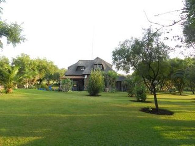 large 3 bedroom house with 4 flats o.