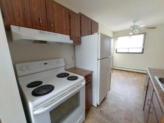 Large 3 Bedroom Unit in the Pines!