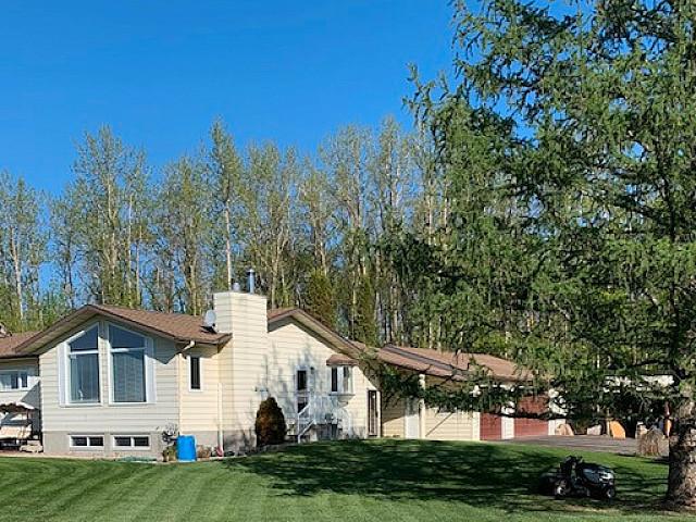 Large Unique Home On 10 Acres!