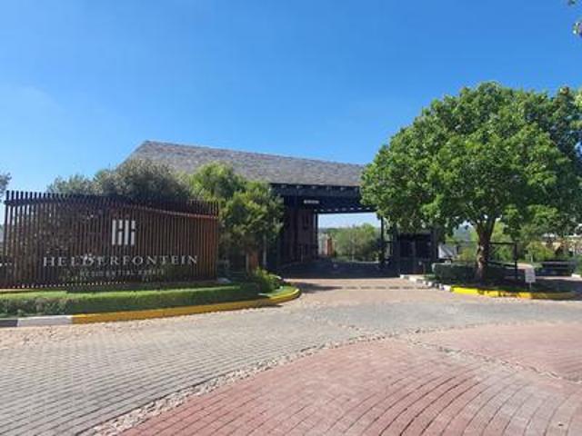 large vacant stand in helderfontein estate